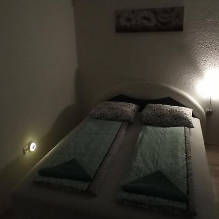 Helly'S Apartman - Self Check-In - Jajce Kamer foto