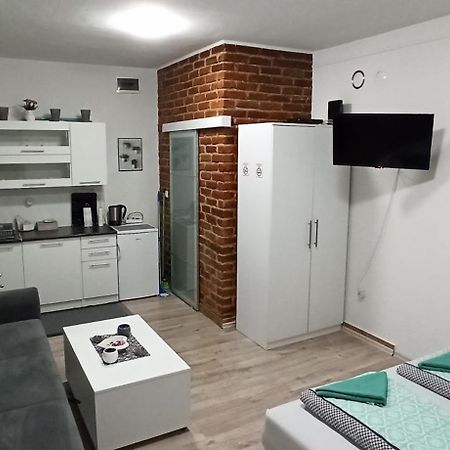 Helly'S Apartman - Self Check-In - Jajce Kamer foto