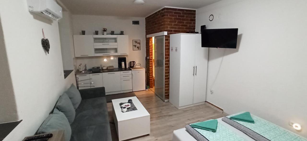 Helly'S Apartman - Self Check-In - Jajce Buitenkant foto