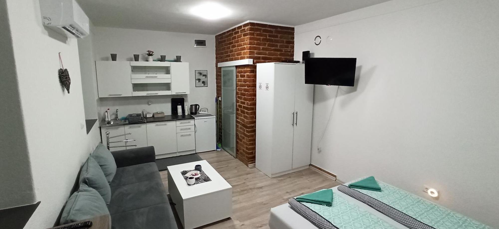 Helly'S Apartman - Self Check-In - Jajce Kamer foto